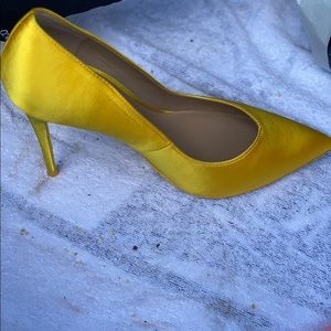 New ,never use , Aldo yellow heels size 7